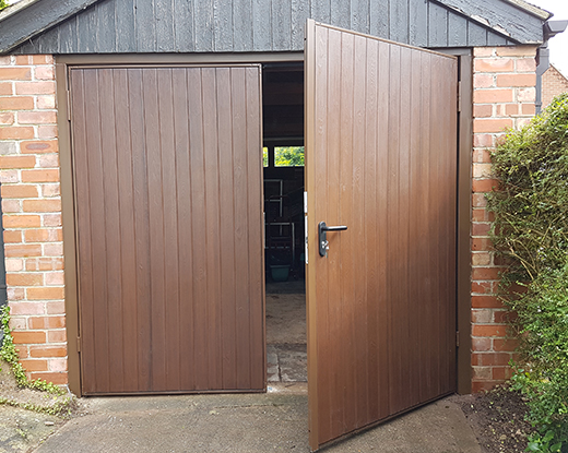 Garador Vertical rib in mid oak